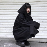 Schwarze, schlichte, lockere Kapuzenjacke im Gothic-Stil